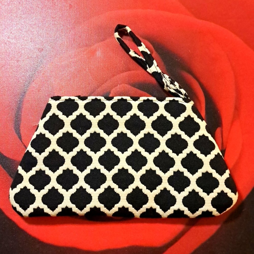 Two Crazy Daisies Wristlet - Picture 3 of 4